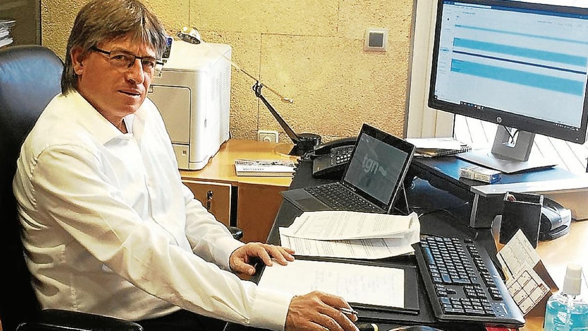 Joan Anton Font, en su despacho del edificio del Ayuntamiento de la Rambla Nova.