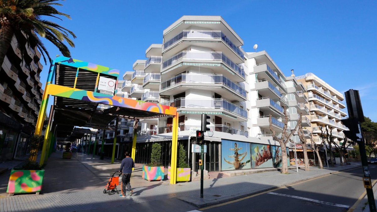 Salou tiene un parque de viviendas turísticas que llegan a las 6.411 este mayo y hay unas 50 peticiones pendientes de aprobar.