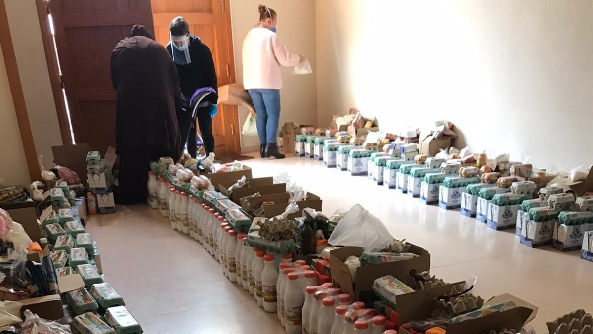 Preparación de lotes de alimentos en Montblanc. Las peticiones se han multiplicado.