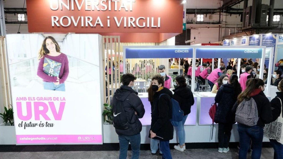 Estand de la URV en el Saló de l'Ensenyament de Barcelona.