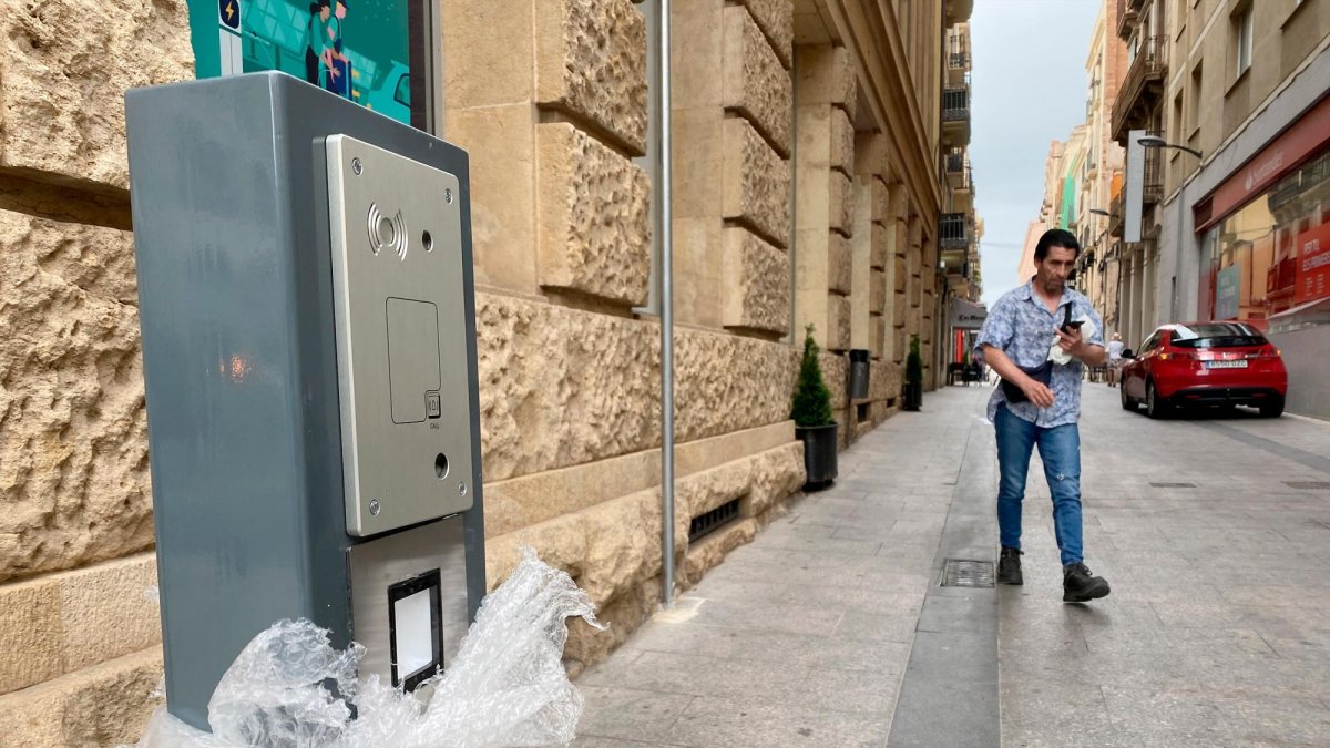 El dispositivo que se ha instalado entre el Raval de Jesús y la calle de Sant Llorenç.