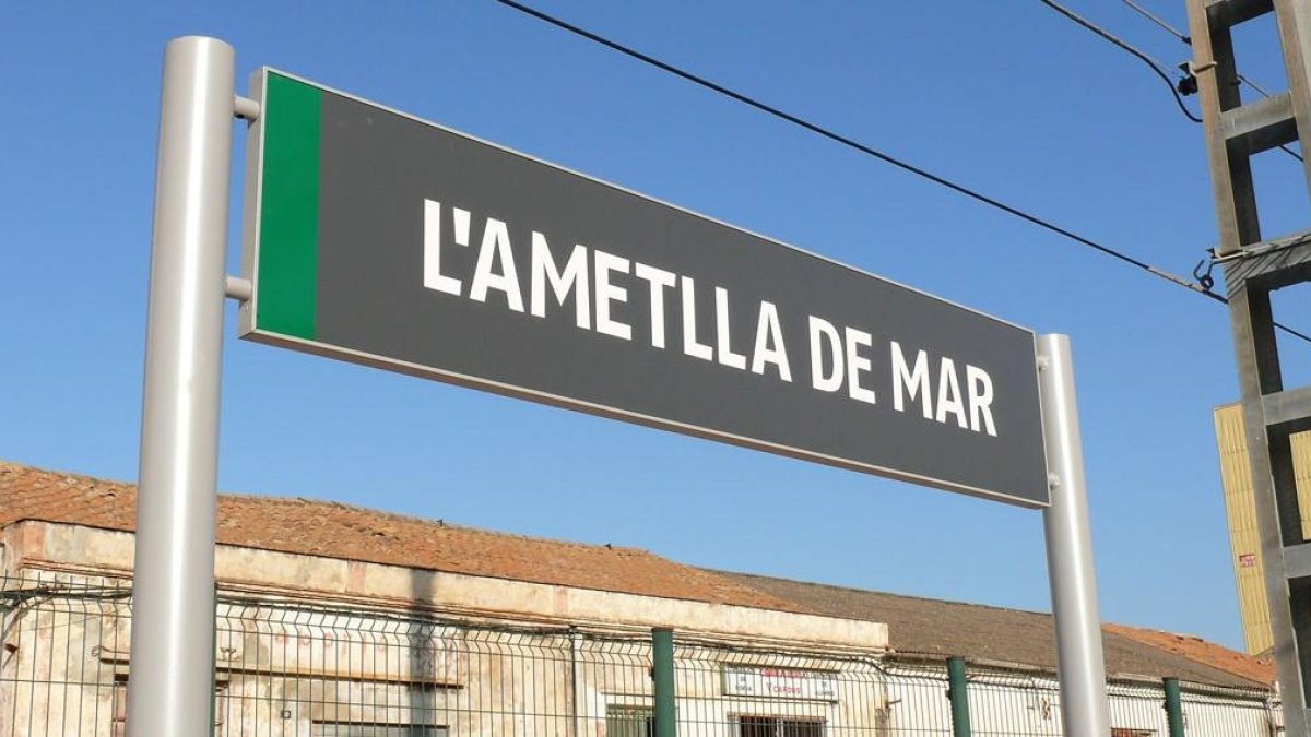 El cartel de la estación de L'Ametlla de Mar.
