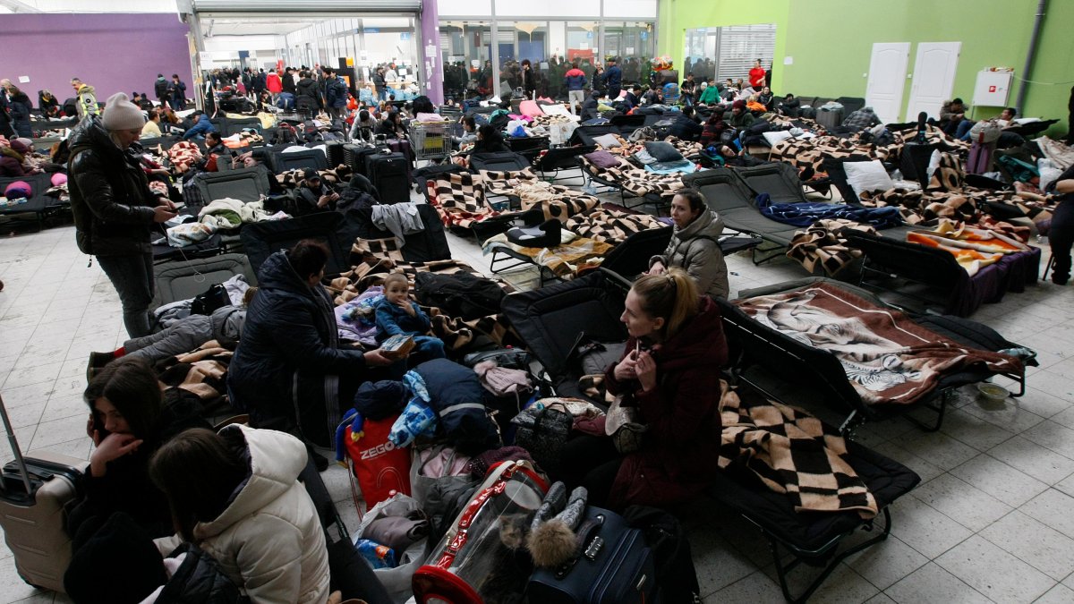 Gente que quiere marcharse de Ucrania.