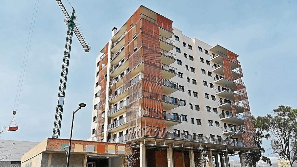 Imagen de archivo de la construcción de pisos nuevos en Reus.