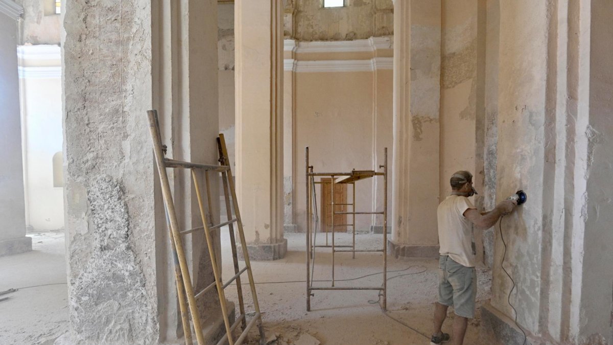 Obres a l’església d’Alfara de Carles, que acabaran per Setmana Santa.