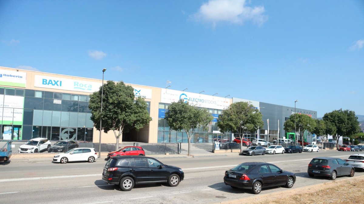 Los terrenos limitan con la calle Recasens i Mercadé del Agro-Reus.