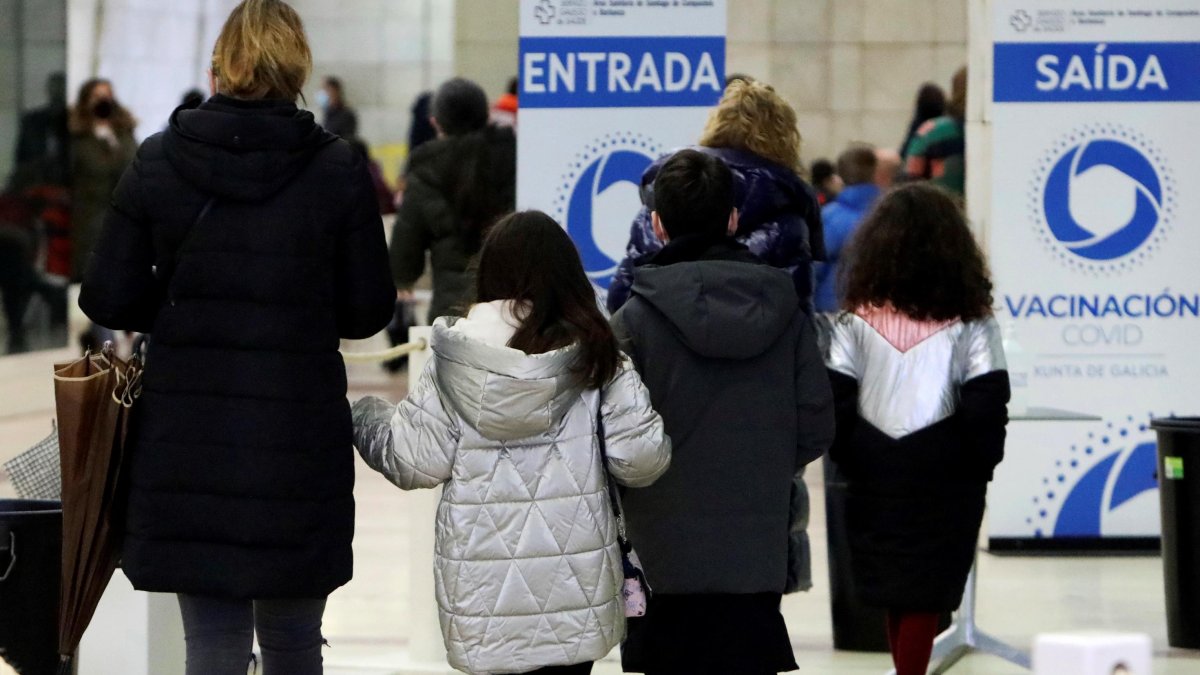 La vacunación es una pieza clave para evitar el avance de la pandemia.