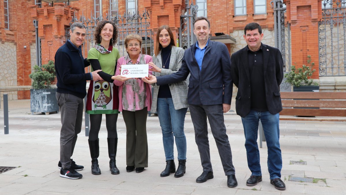 Los investigadores de Succipro SL en el acto que ha tenido lugar en el Rectorat de la URV.
