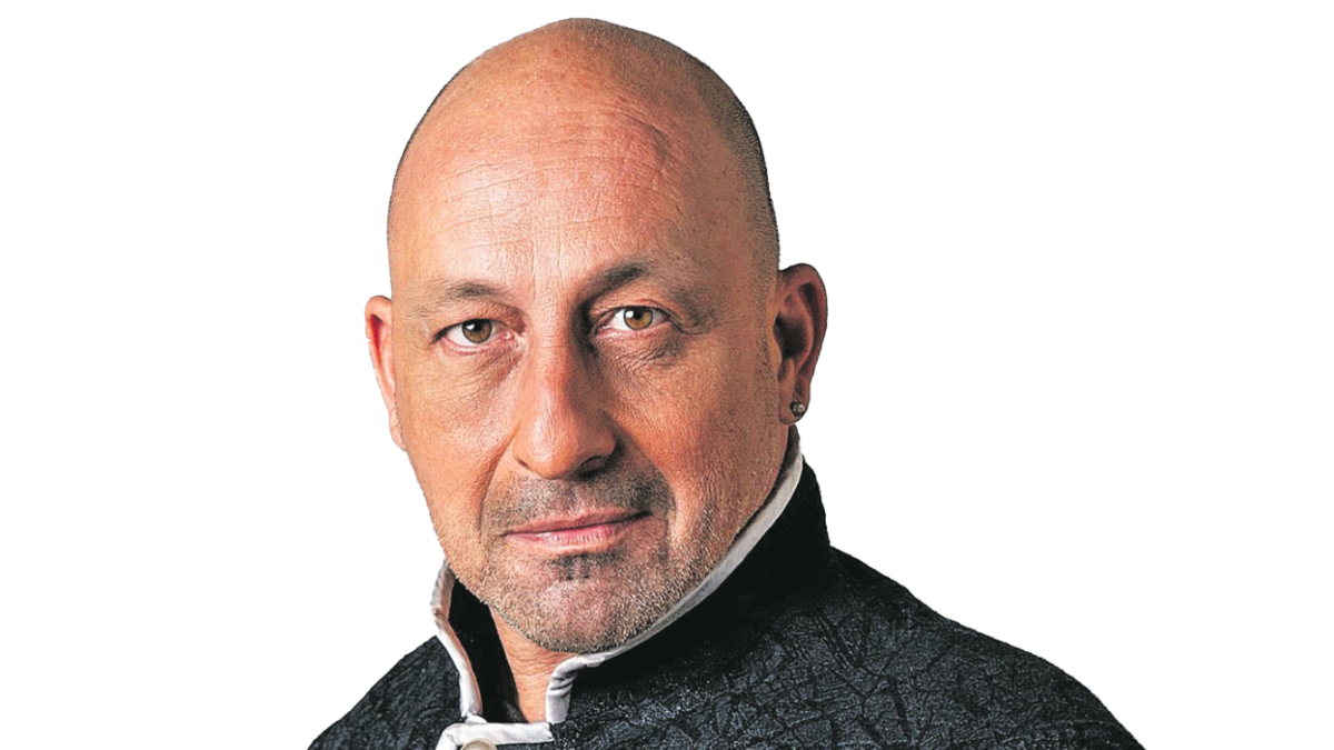 El mago de Bràfim, Jordi Caps, con su baraja de cartas.