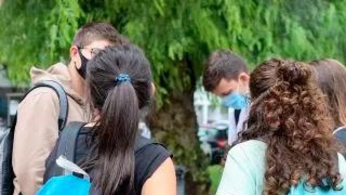 Els joves d’entre 12 i 35 anys, de Salou, poden gaudir dels beneficis presentant el Carnet Jove Masia Tous.