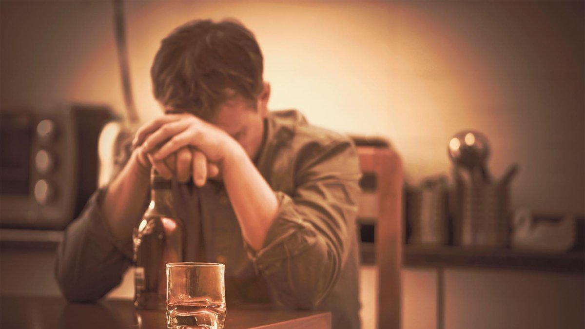 El alcoholismo genera más de 200 enfermedades.