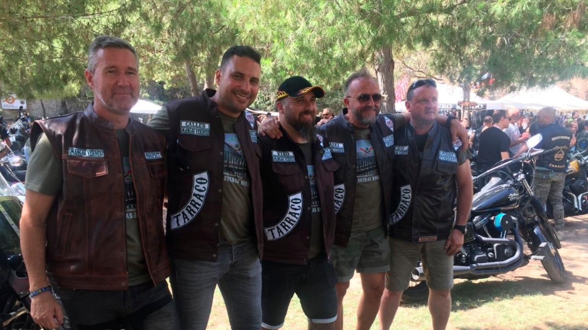 Miembros del LEMC Mangas Verdes de Tarragona que se presentaron en Bellvei.