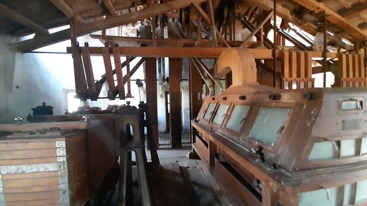 Estat actual de l’interior de la farinera de Santa Coloma de Queralt, en bon estat de conservació.