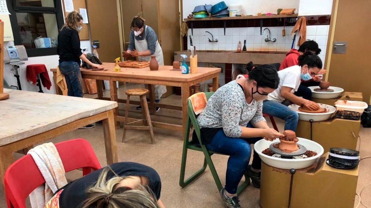 Curs de modelisme i matriceria ceràmica, a Tortosa.