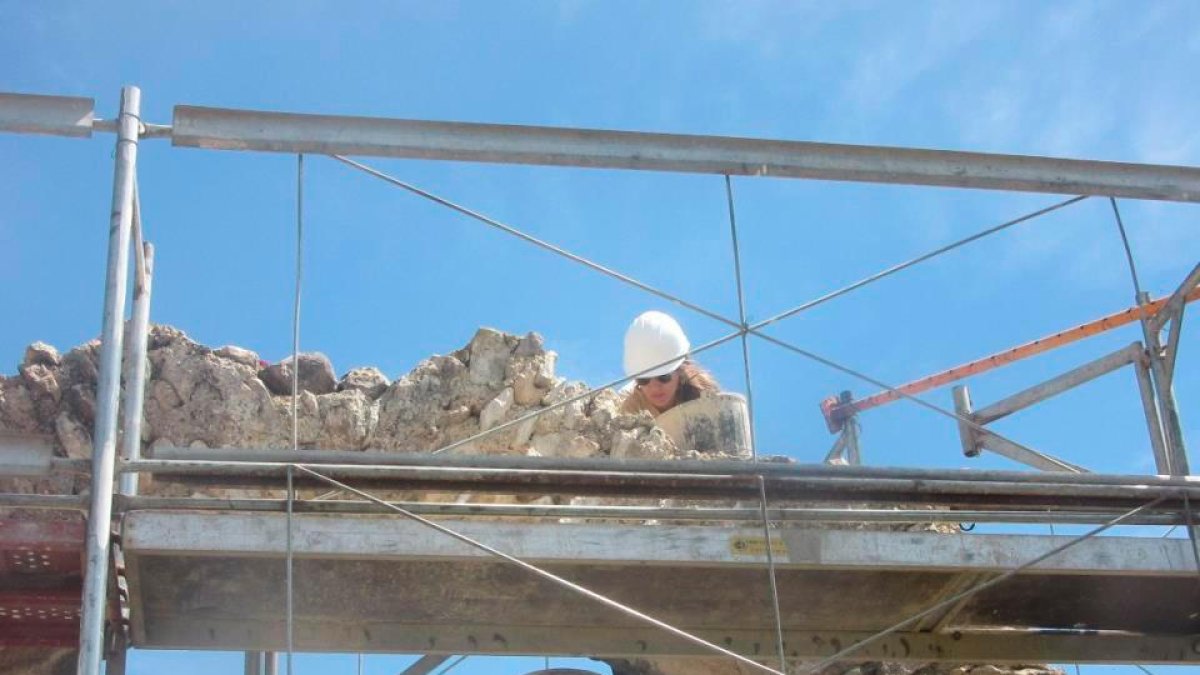 Trabajos de restauración de los Arcs de Sant Jaume dels Domenys.
