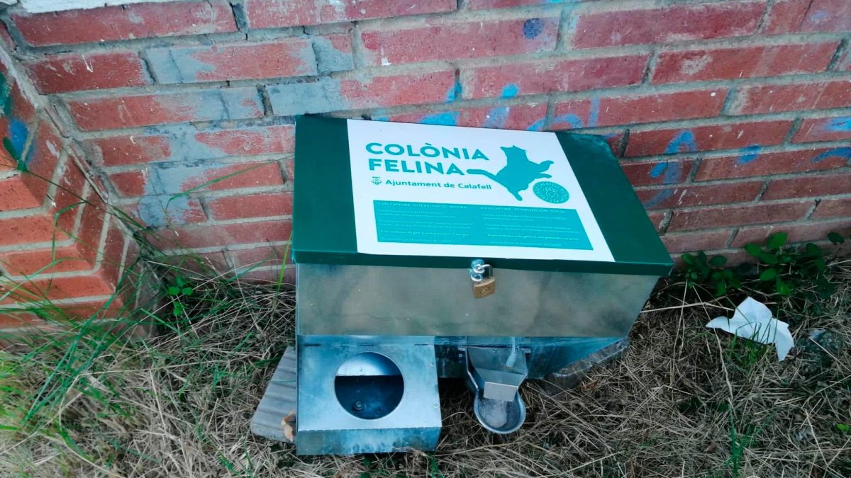 Una de las tolvas destrozadas.