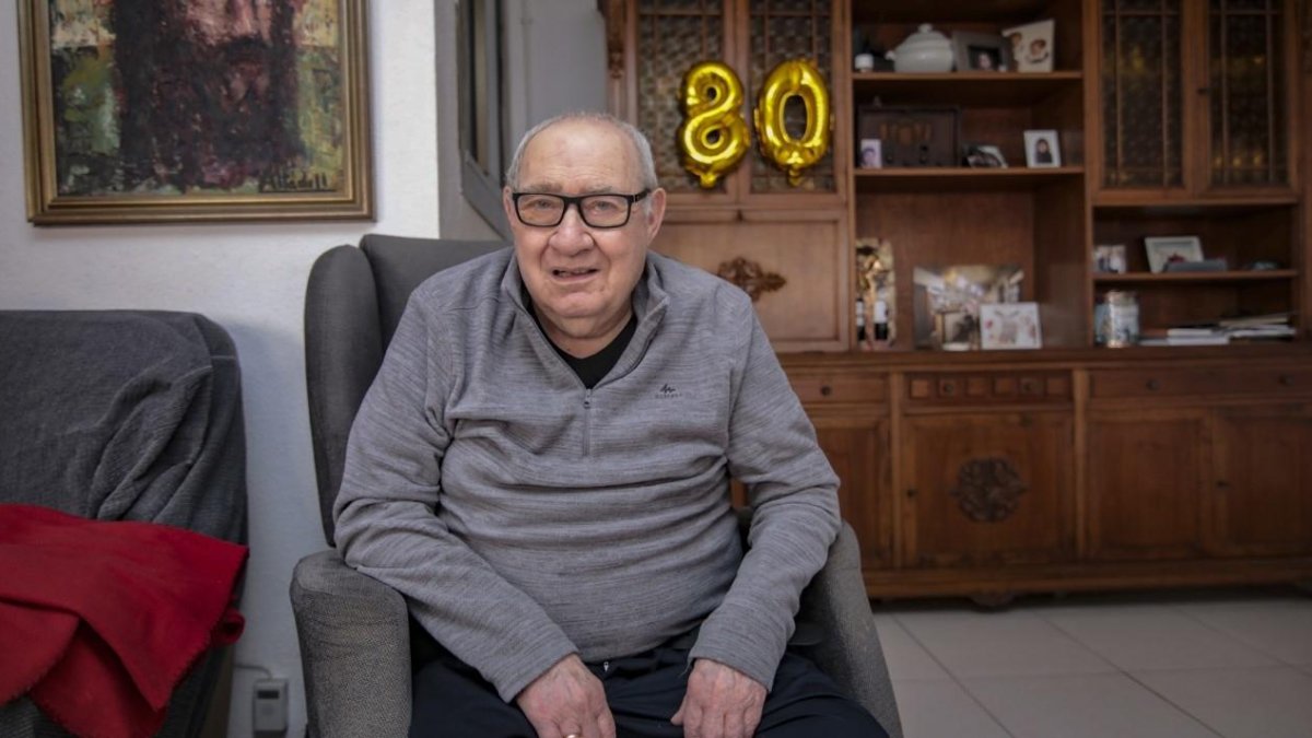 Boada, en su casa ubicada encima del mítico bar que Eduard tuvo que cerrar por motivos de salud. Acaba de cumplir 80 años.