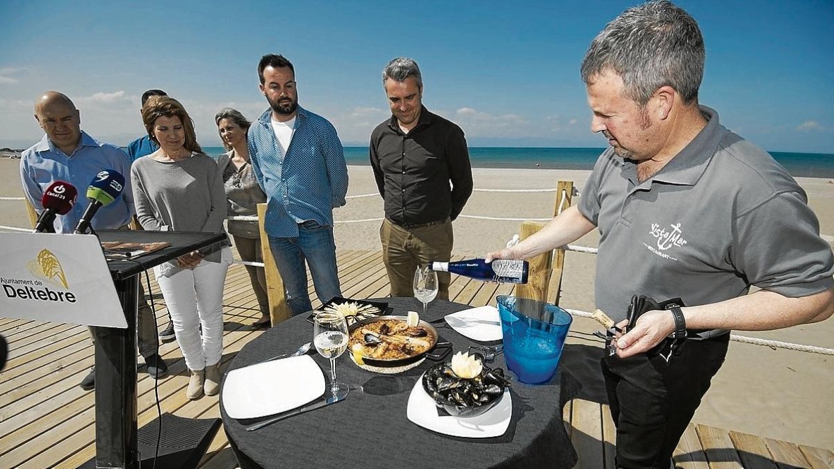 Presentació de la fira Mescla a la platja de Riumar, de Deltebre.