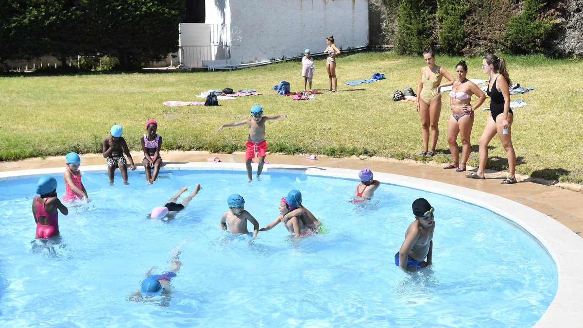 El Club de Natació Reus Ploms i l’Associació Supera’t organitzen per segon any el casal ‘A l’estiu... Supera’t’.