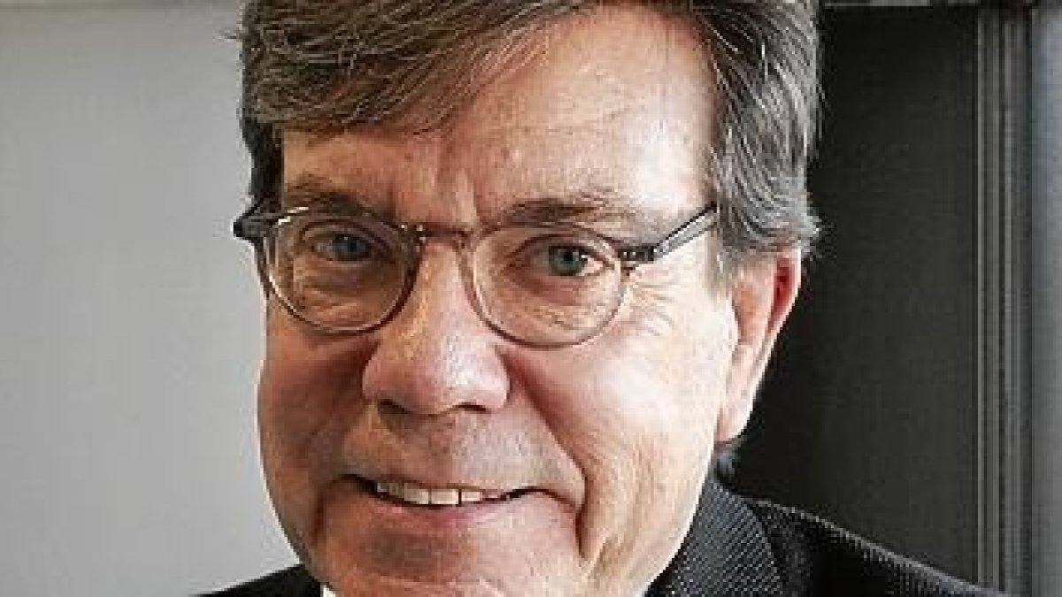 Xavier Oliver, Profesor de IESE Business School