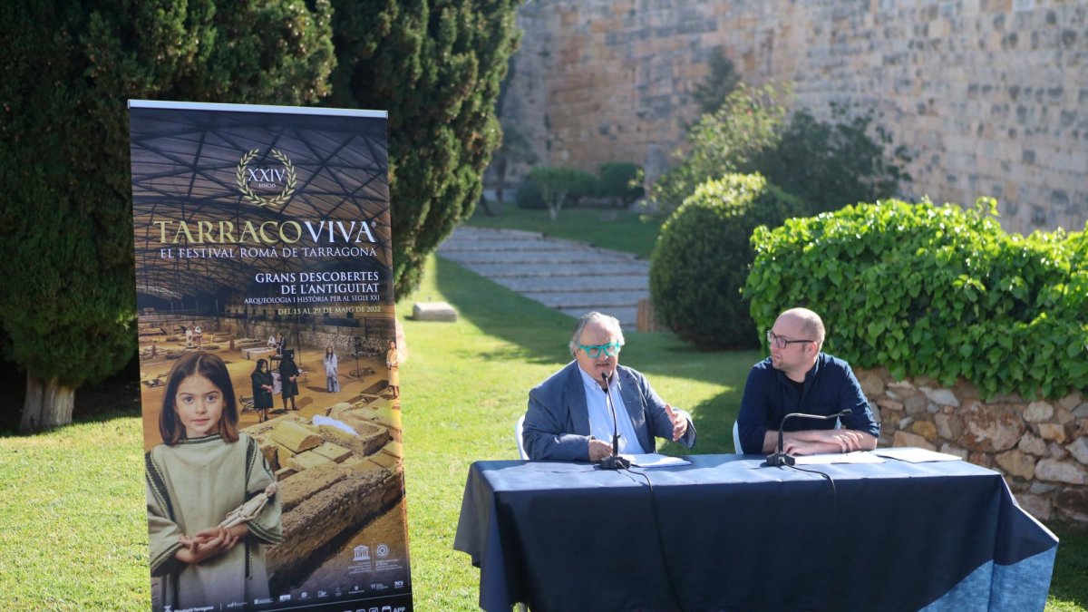 Magí Seritjol y Hermán Pinedo, en la presentación de la nueva edición del festival en el Passeig Arqueològic.