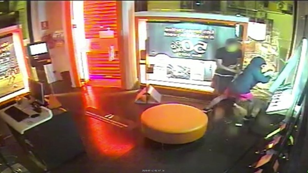 Cae la banda de ladrones que apedreaba escaparates en El Vendrell, Calafell, y Cunit