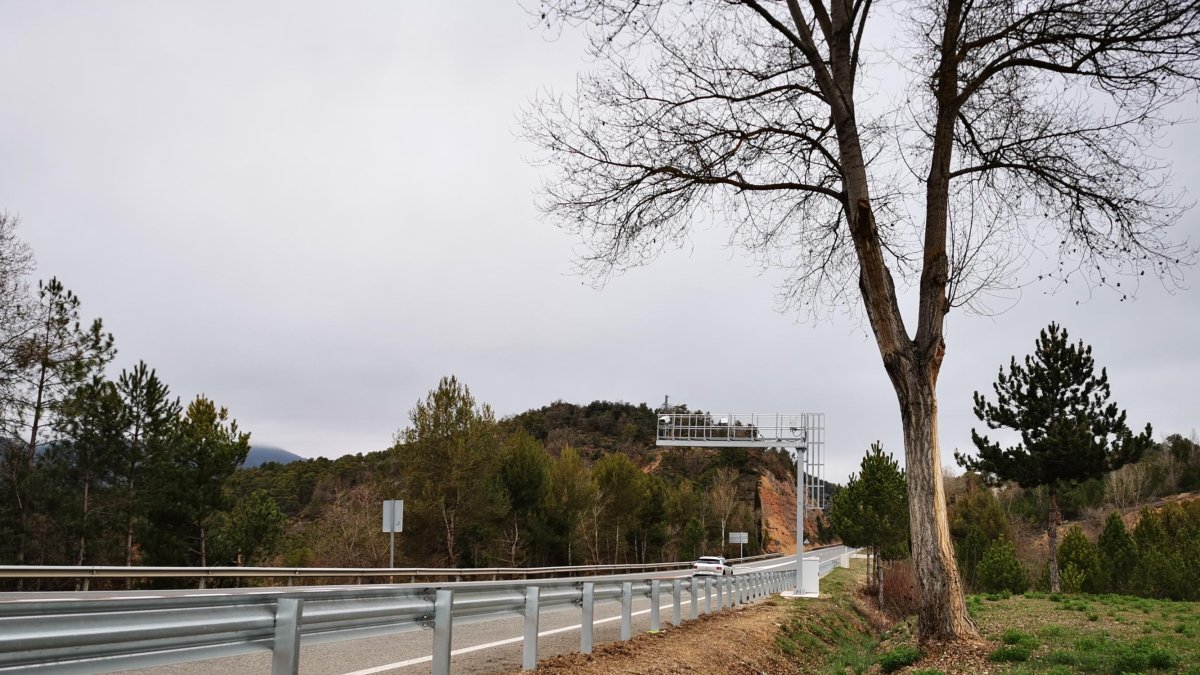 Un radar de tramo entre los kilómetros 124.795 y 134.300 de la C-14 en sentido Bassella que controlará la velocidad del carril de la calzada a lo largo de 9.505 km de longitud.