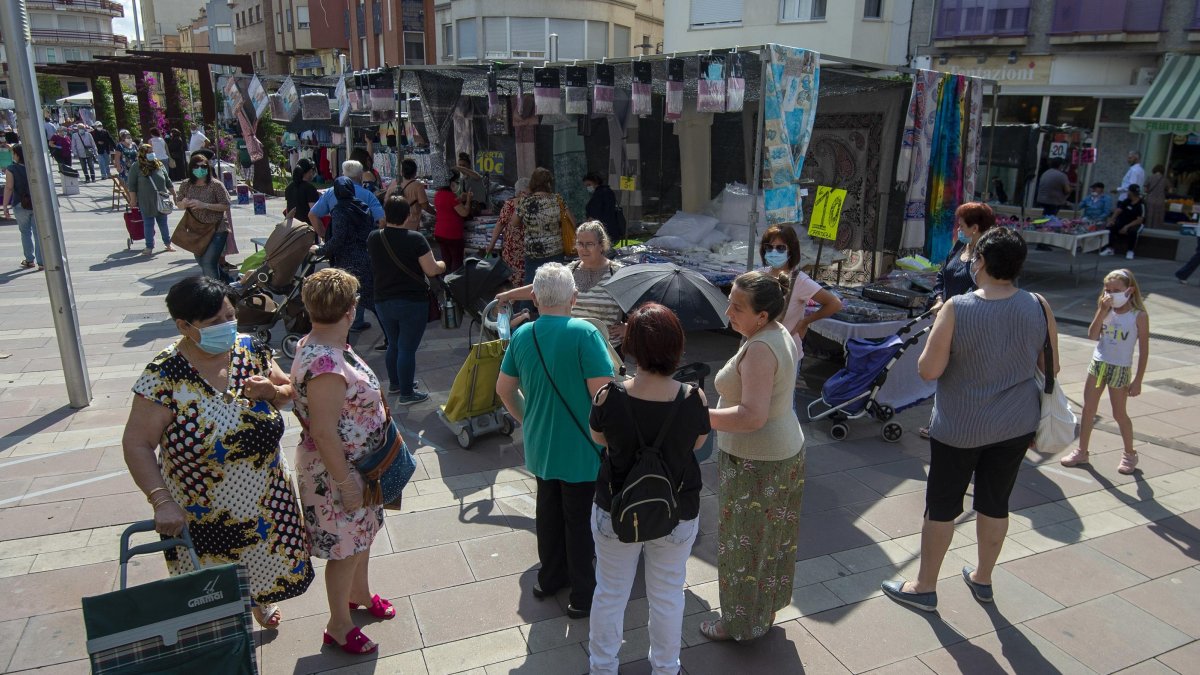Imatge d'arxiu del mercat extraordinari organitzat a Amposta.