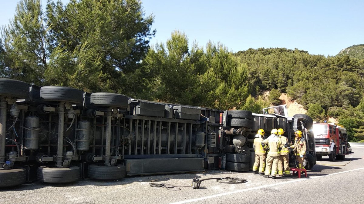 El conductor ha estat evacuat en ambulància. À.Juanpere