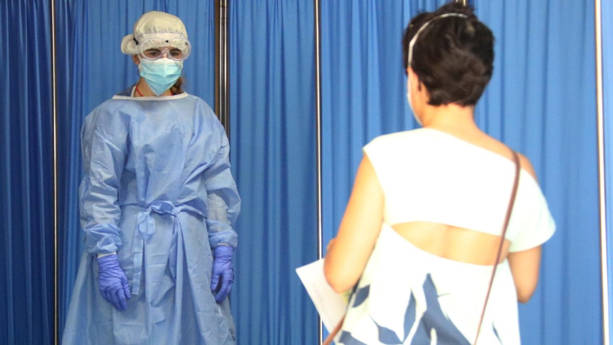 Los infectados siguen con el virus 90 días después de curarse.