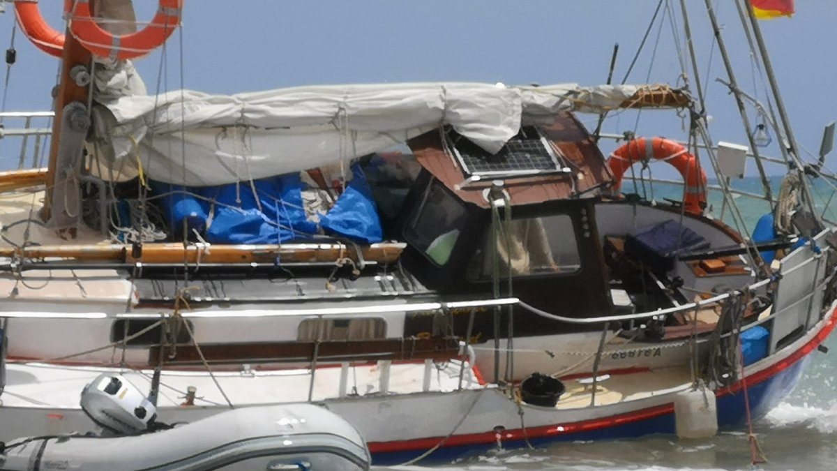 Con una neumática se pudo rescatar al tripulante.