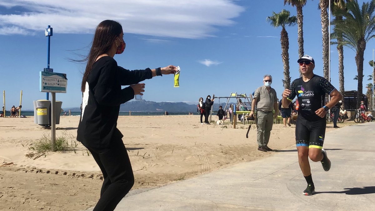 Juanan Fernández, corriendo por el Passeig Jaume I.