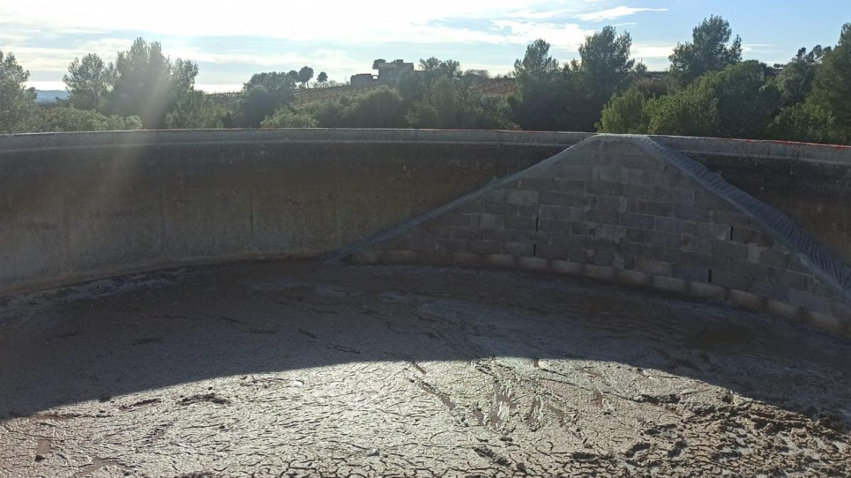 Sant Jaume del Domenys coloca rampas en balsas antiincendios para que puedan salir los animales que caigan dentro