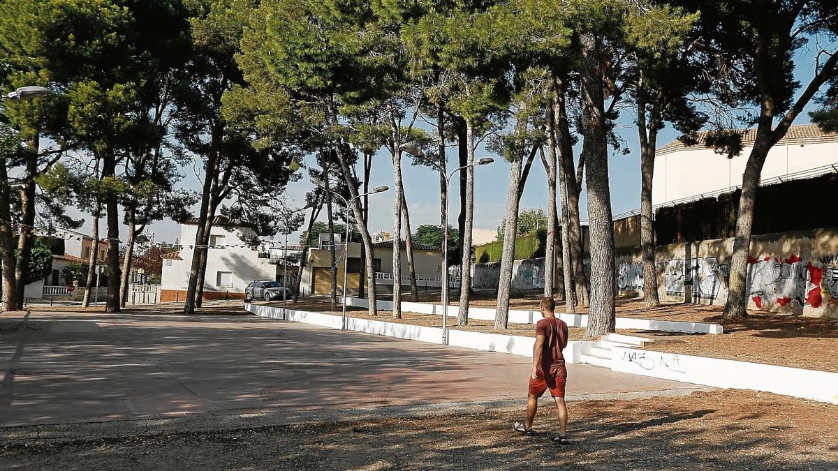 La plaça dels Pins és el centre neuràlgic, on es duen a terme més activitats.
