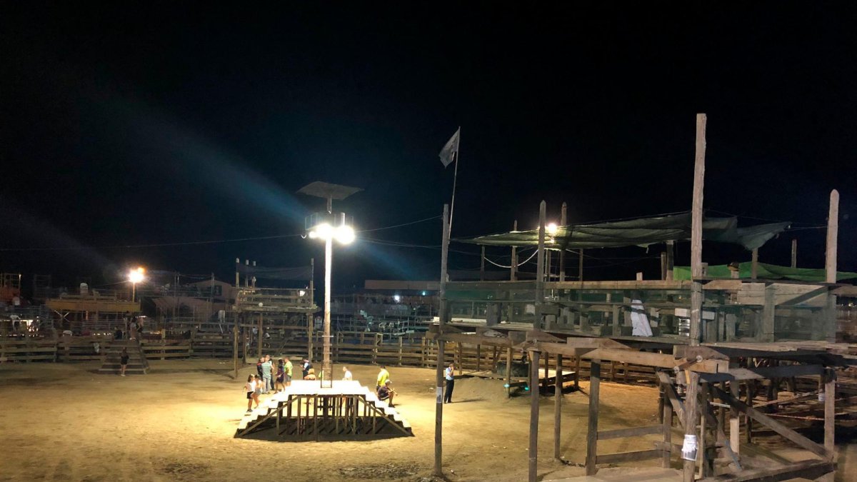 La plaça de correbous de Deltebre, aquest divendres a la nit.