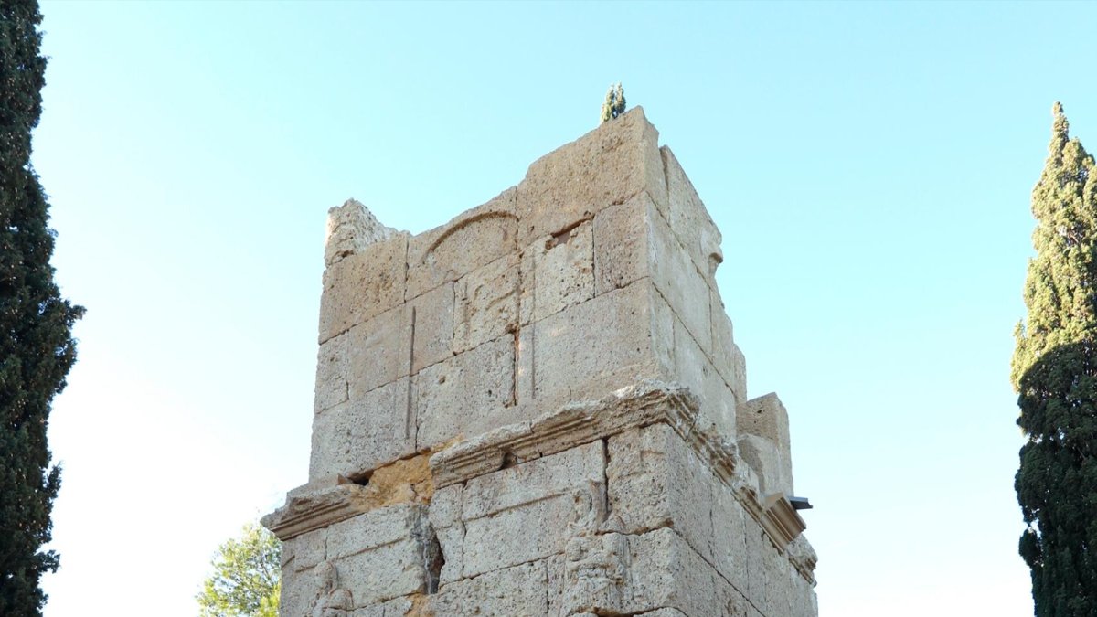 Uno de los sillares de la torre fue retirado por su inestabilidad tras la caída del rayo.