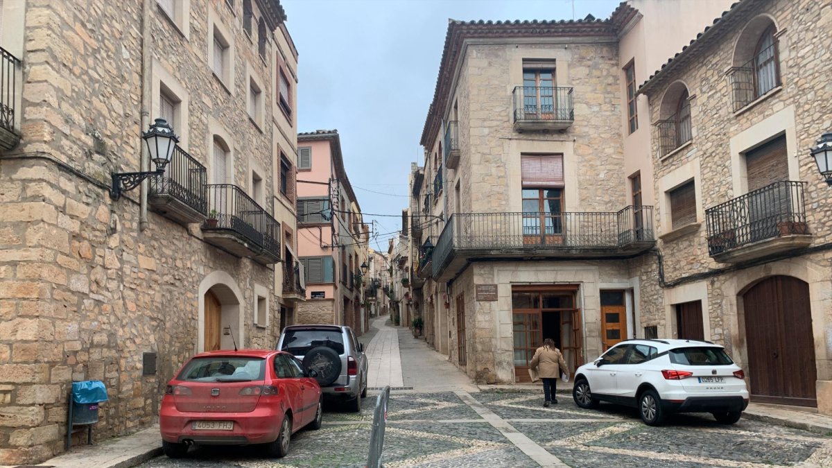 El carrer Major del municipi on s’han fet algunes de les reformes.
