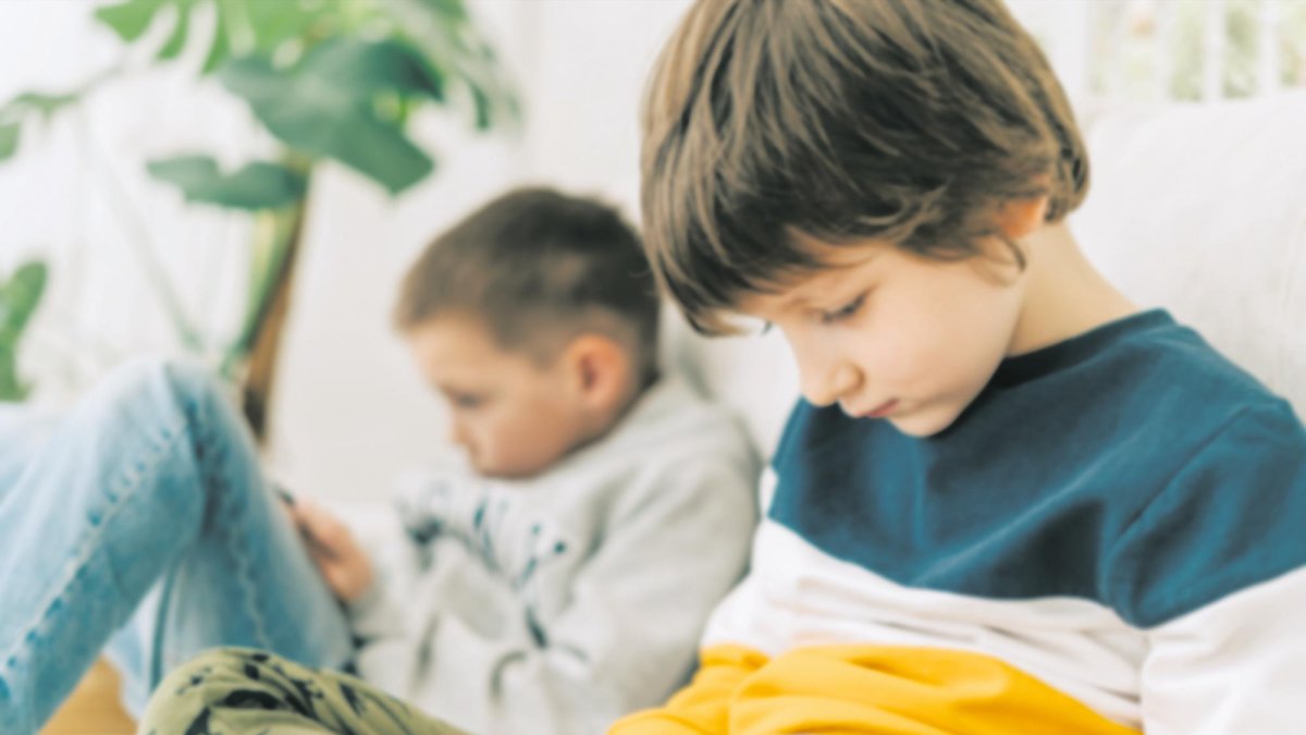 El confinamiento avanzó la edad en que se experimenta con el porno por primera vez.