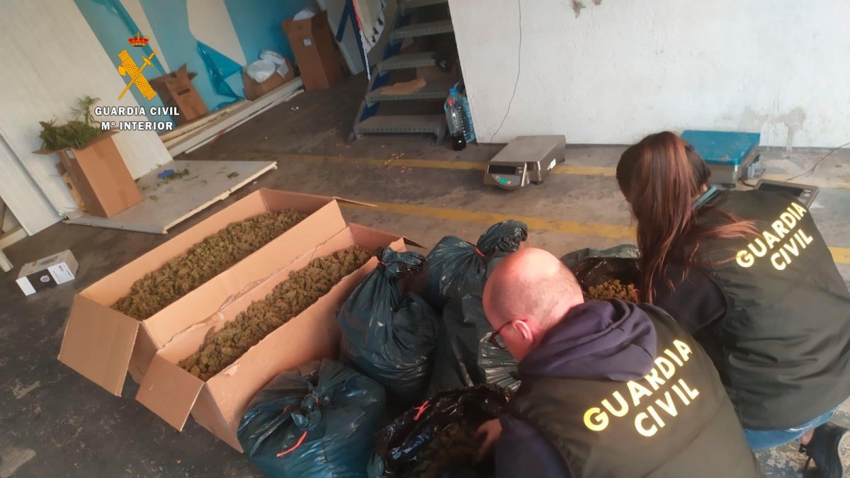 Los agentes durante el dispositivo.