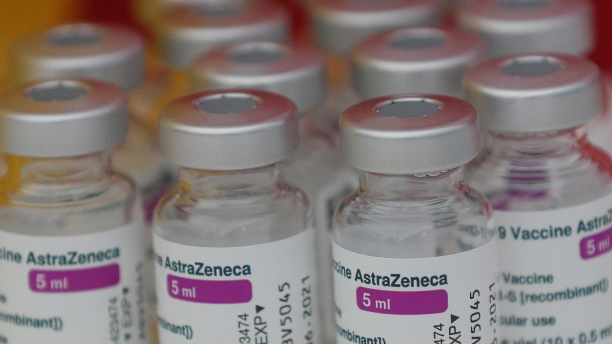 Imagen de varios viales de la vacuna de AstraZeneca. EFE