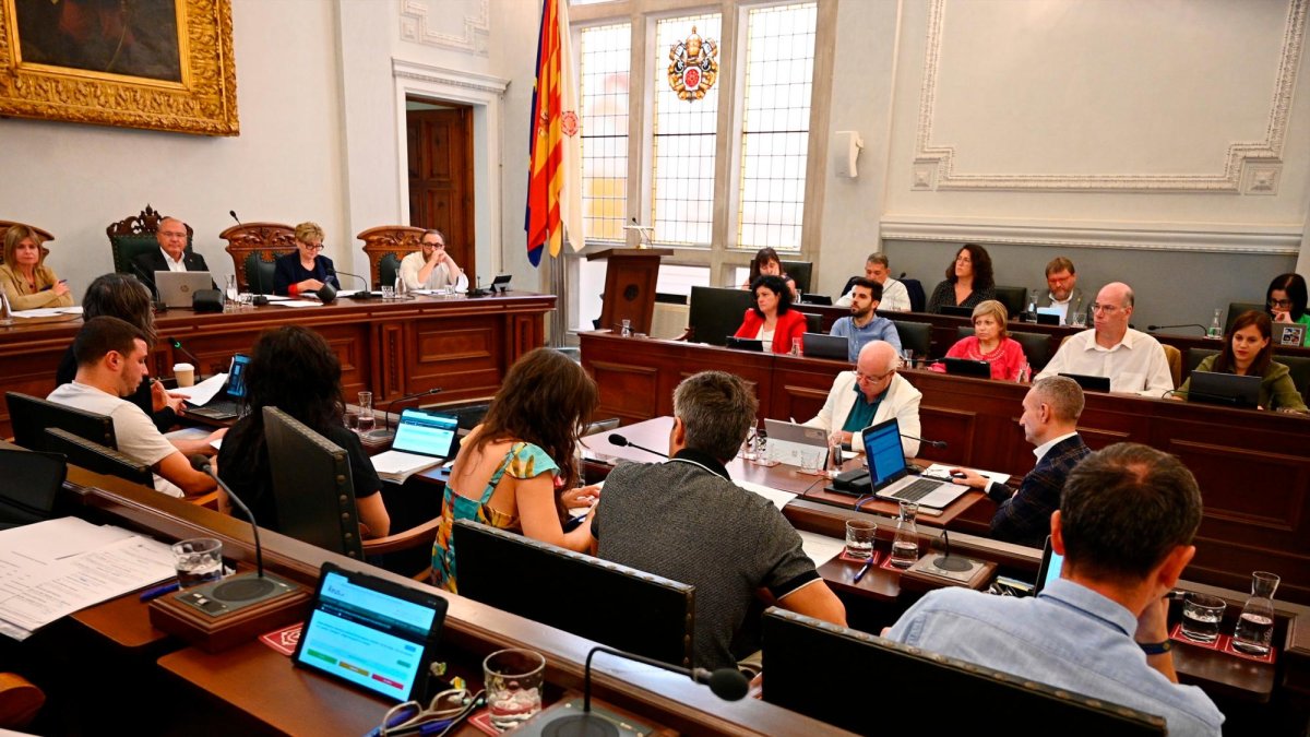 Un momento de la sesión de pleno que se celebró ayer en el Ayuntamiento de Reus.