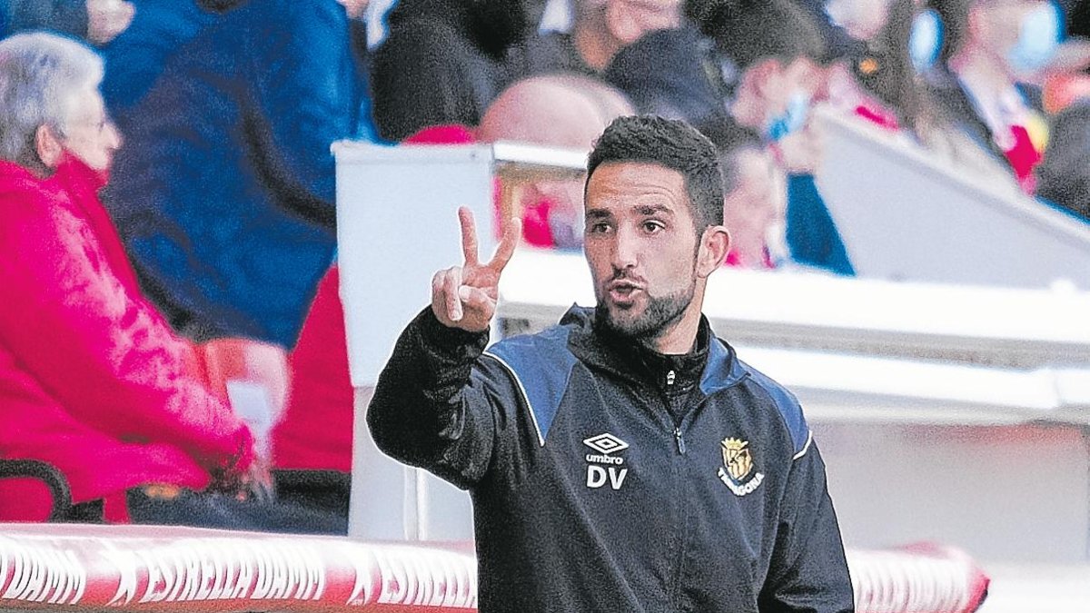 Dani Vidal, dirigiendo a los suyos durante el partido de la temporada pasada ante el Costa Brava.