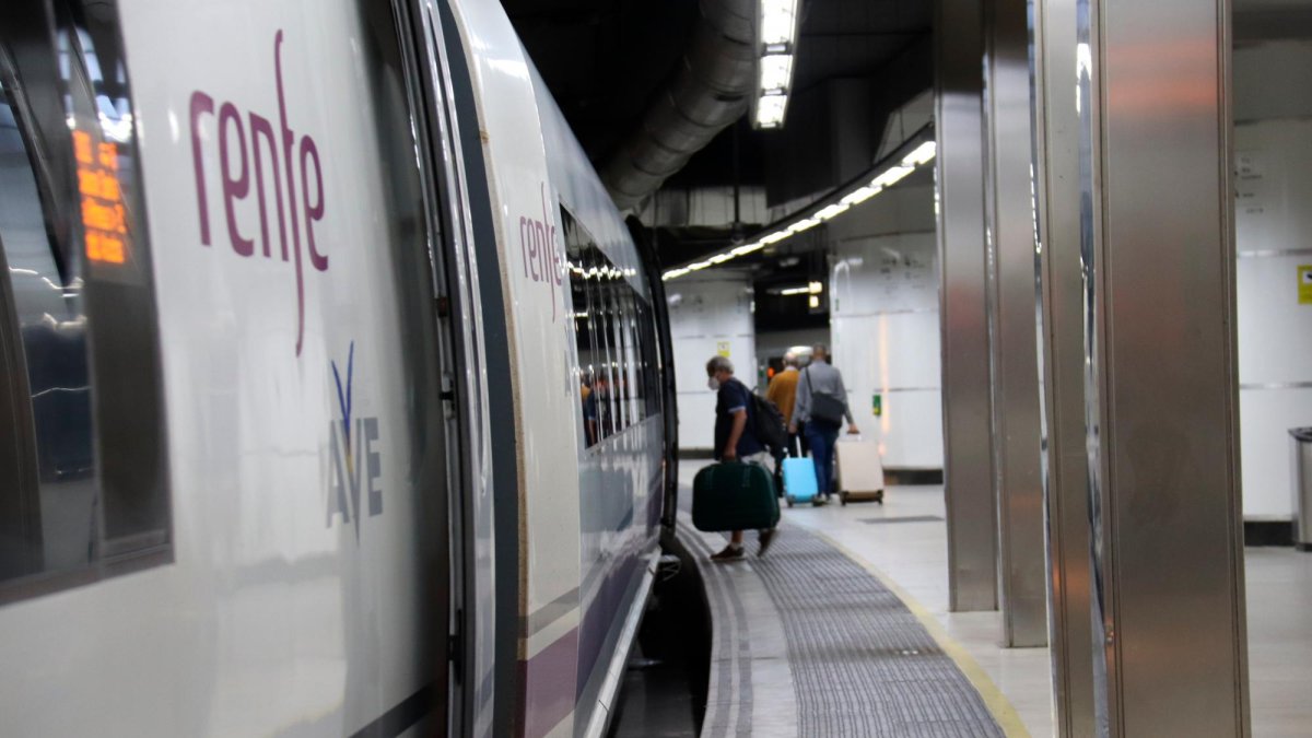 Habrá un tren que salda de Lleida a las 19:23 horas y otro que saldrá de Sants a las 21.25 horas.