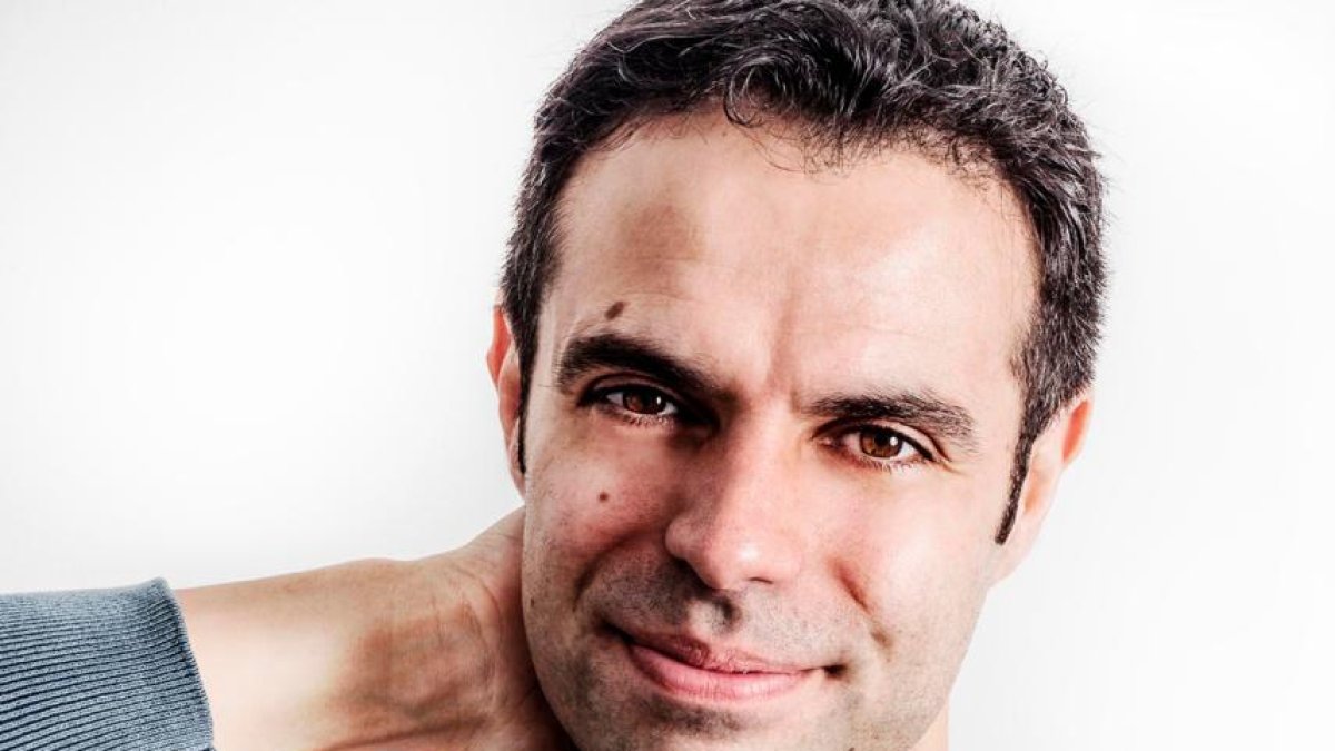 David B. Gil es el autor de ‘Forjada en la tormenta’.