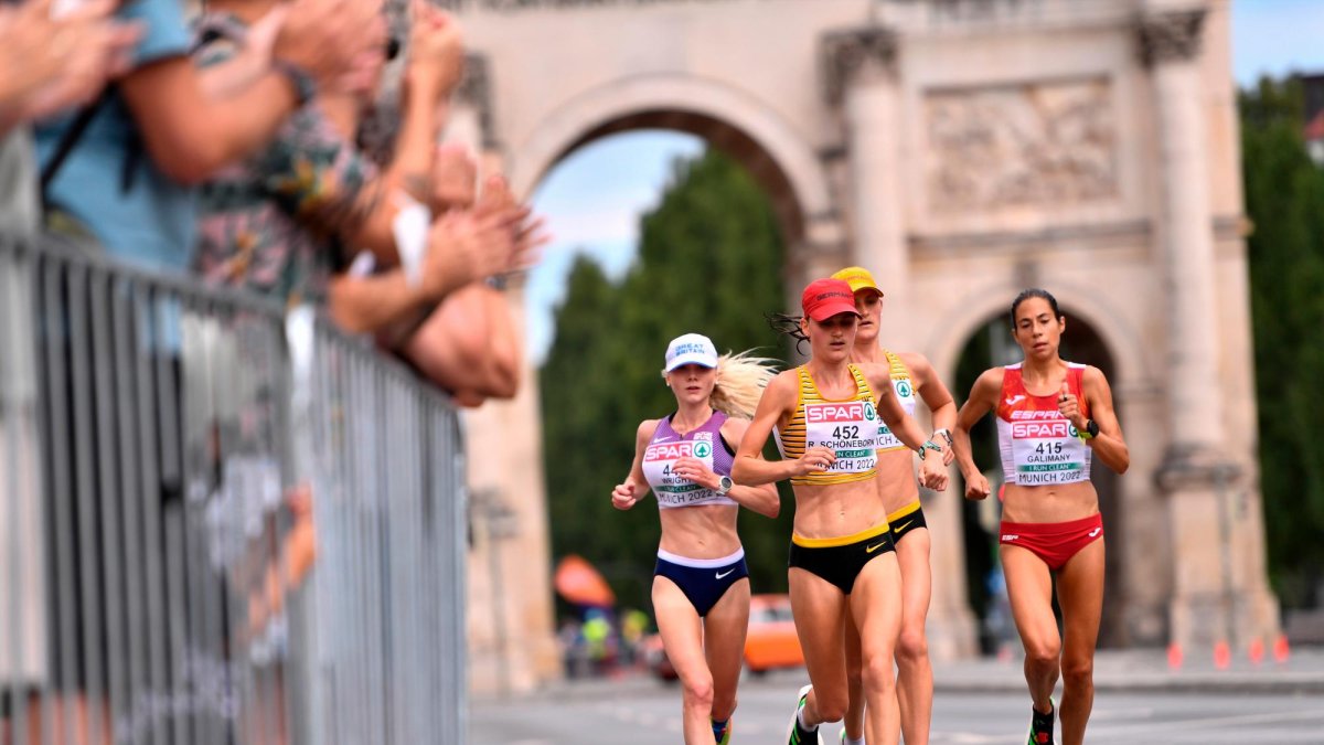 Marta Galimany, a la derecha, durante el maratón de Múnich.