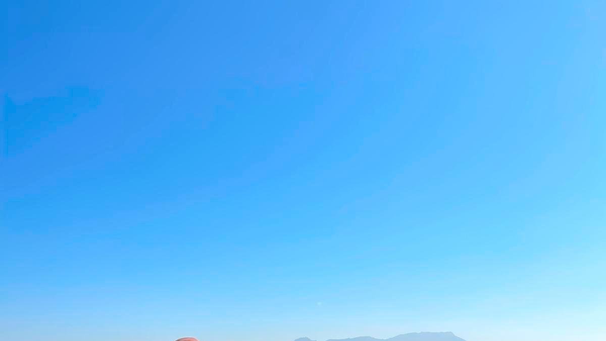 Joan Carles Adell, Vicky Font, Jordi Cervera y Diego Ortega, con el Estrecho de Gibraltar al fondo.