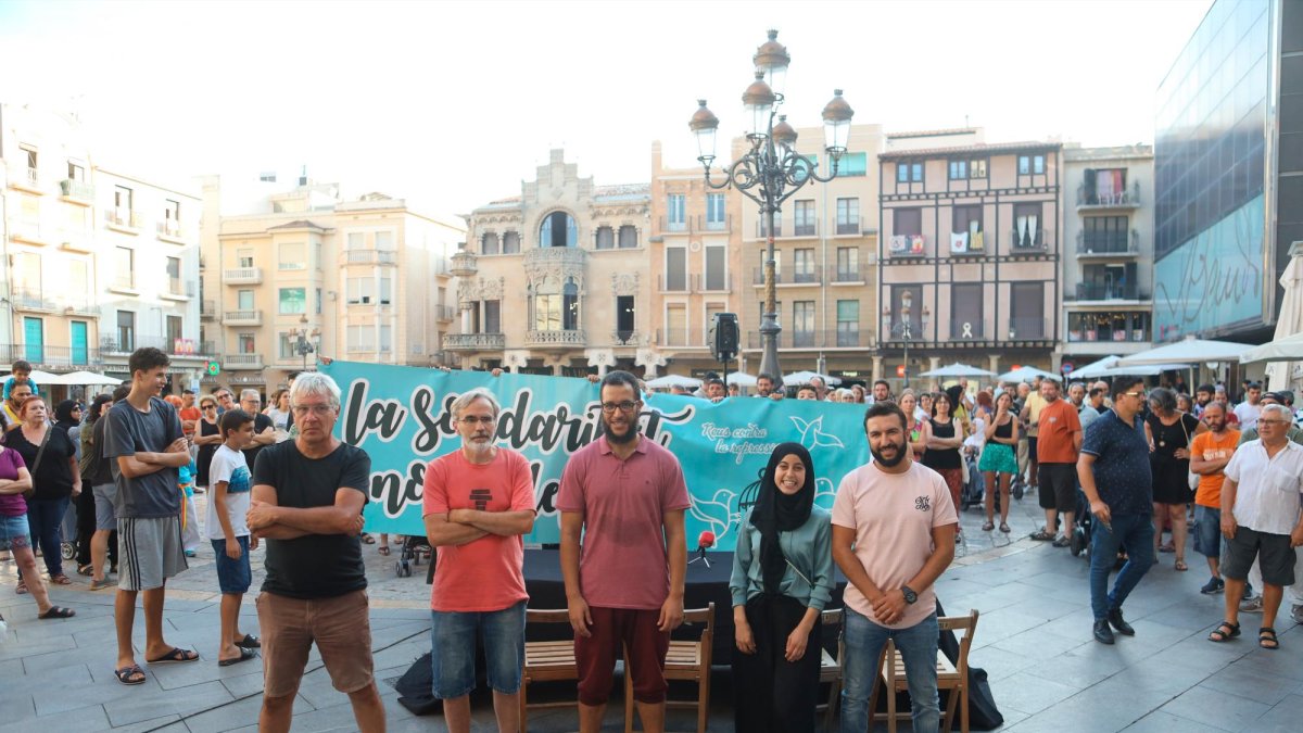 Un instante de la concentración en apoyo a Mohamed Said Badaoui que ha tenido lugar esta tarde.