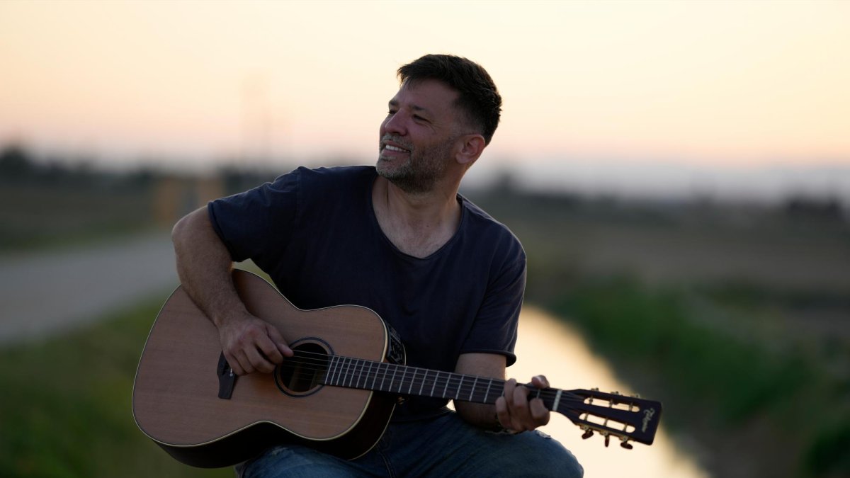 El músico de Camarles, Joan Rovira, ha publicado su cuarto disco ‘El meu lloc preferit’.