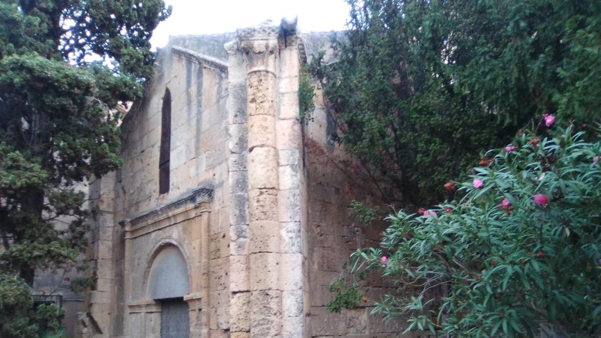 Esta iglesia, junto a Lestonnac, fue la primera Catedral de Tarragona.