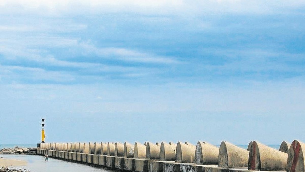 Generalitat y Endesa se alinean por el futuro del puerto de la térmica de Cubelles